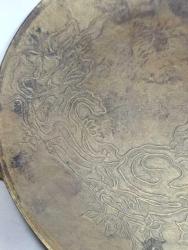 RF48-----KABARTMA BİTKİSEL DESENLİ ANTİKA PİRİNÇ TABAK