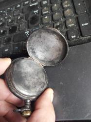 Osmanlı dönemi Osmanlı devleti armalı ve çiçek desenli gümüş  her şeyi ile orjinal Osmanlı dönemi bakımı gereken, tamire gerekli  cep saati