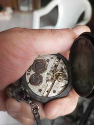 Osmanlı dönemi Osmanlı devleti armalı ve çiçek desenli gümüş  her şeyi ile orjinal Osmanlı dönemi bakımı gereken, tamire gerekli  cep saati