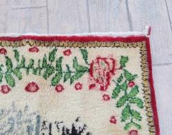 Üzerinde Kelime-i Tevhid yazılı eski Isparta işi el dokuma duvar halısı.