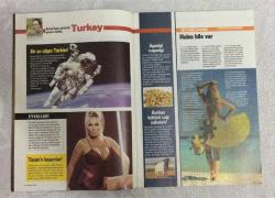 YENİ AKTÜEL  HAFTALIK HABER DERGİSİ - SAYI:27 - 2006 - 17-23 OCAK - 250 BİN ŞARKI SİZİN: KORSANLIK YAPMADAN – SELİMİYE'NİN TAŞI İÇİN EDİRNE'YE ADAK TURU – ŞİMDİ MODA: EVYAPIMI KOZMETİK – AKP'Lİ FIRAT DEMİREL, BAYKAL VE DÜLGER'İ BOMBALADI – UZMANI UYARDI: SİZDEKİ EN YENİ GRİP VİRÜSÜ – SUSURLUK SKANDALI MÜZİKAL OLDU – 10 MİLYON KİŞİ SANAL OYUN BAĞIMLISI: BİRİ ÇOK YAKININIZDA OLABİLİR – ÖLÜM OYUNU TARİKATI – CİNAYETLERİYLE MUTLULUK SAÇTI – SEN GİT BEN DÜŞÜNME – BEYAZ PALTOLU POLİS: ORHAN PAMUK DURUŞMASINDA – MODERNLİK DİNDEN SERT – KUŞ GRİBİ GÜNEYE İNECEK – İRAN’A HOŞGELDİNİZ – KENDİNİ YAK, KİLONU YAK – İLHAM PERİSİ SCARLETT JOHANSSON – CAMİDE ADAK TURİZMİ – EVDE KREM ÜRETİMİ – SARIŞIN GÖLGE – MUTLULUĞUN CİNAYİ FORMÜLLERİ – ÇATLI’NIN BİR İSMİ DAHA OLDU – MO-YAP ARŞİVLERİ: KORSANSIZ 250 BİN ŞARKI – EROL EVGİN’İN KARİKATÜRLERİ – YANARAK ZAYIFLAMA YÖNTEMİ – ONLINE OYUNLAR: 7/24 EKRAN BAŞINDA YAŞAM – SCARLETT & TRAVOLTA SÖYLEŞİSİ – ASTROLOJİ – SUDOKU – BELMACA – AJANDA  - MİR DENGİR  98 SAYFA