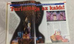 AKTÜEL HAFTALIK HABER DERGİSİ - SAYI 230 - 30 KASIM / 6 ARALIK 1995 - GENÇLERİN İNANILMAZ SEKS FANTEZİLERİ - MİLLETVEKİLLERİ DÜŞÜNCE SUÇUNA AF İSTİYOR - TOMRIS ÖZDEN: “KOCAMIN ÖLÜMÜ KUŞKULU” - BAŞAK SAYAN’IN ÇARPICI ÖYKÜSÜ - METİN KAÇAN HİDAYETE ERDİ - YILBAŞI TURLARI REHBERİ - RÜZGAR TERSİNE DÖNDÜ: DOĞU AVRUPA’DA SOL YÜKSELİYOR - BAĞIMLILARA TURBO TEDAVİ - HER ŞEYİN OKULU VAR: SAATLERİ AYARLAMA ENSTİTÜSÜ BİLE - SES DUVARINA ÇARPTILAR: BİLİMSEL SES TESTİ SONUÇLARI - FUJİ FOTOĞRAF ÖDÜLÜ AKTÜEL’E - VAJİNA MONOLOGLARI TÜRKİYE’DE - CHARLES İHANETİ HAK ETMİŞTİ: DİANA’NIN İTİRAFI - ŞEHRİN ALTI ROCK: GECE HAYATI İSTANBUL’U SARMIŞ DURUMDA - ŞARKICI EGE’NİN KORKUSU - LES FEMMES DE PARIS: ORTAKÖY’DE FRANSIZ LEZZETLERİ - DÜNYA ONLARI KONUŞACAK: CESUR POZLU 5 GÜZEL - HOP DEDİK POP: 94.8 FREKANSINDA POP YOK, PROGRAM VAR - MİGRENDEN KORKMAYIN - SU GİBİ ÖMRÜN OLSUN - KALORİSİZ LEZZET - TOMRIS ÖZDEN - BAŞAK SAYAN - METİN KAÇAN - SAYNUR KURUÇ - TANJU ÇOLAK - ARZU YANARDAĞ - BERNA ÖZTÜRK -  144 SAYFA