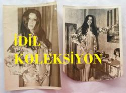 DANSÖZ ve YEŞİLÇAM OYUNCUSU BİRSEN AYDA'NIN ORİJİNAL 2'Lİ FOTOĞRAF SETİ - 18  x 12 cm ve 15 x 12 cm EBADINDA (AÇIKLAMAYI OKUYUNUZ) - BİRSEN AYDA DEKOLTE GİYSİSİYLE POZ VERİRKEN ÇEKİLMİŞ 2 FARKLI KARE