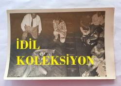 DANSÖZ ve YEŞİLÇAM OYUNCUSU BİRSEN AYDA'NIN ORİJİNAL 4'LÜ FOTOĞRAF SETİ - 18  x 12 cm EBADINDA (AÇIKLAMAYI OKUYUNUZ) - BİRSEN AYDA SAHNEDE ORYANTAL DANSI YAPARKEN ÇEKİLMİŞ 4 FARKLI KARE