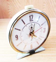 ReTRo FRANSIZ JAZ KuRMaLı ÇALAR MASA SAATİ......