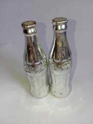 Coca cola tuzluk takımı plastikten yapılmış