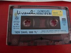 ZÜLFÜ LİVANELİ GÖKYÜZÜ HERKESİNDİR KAĞIT BASKI KASET (Açıklamayı Okuyunuz )