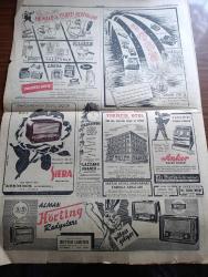 Cumhuriyet Gazetesi - 26 Aralık 1952 - Stalin'in Yeni Bir Sulh Taarruzu - Birleşik Amerika'nın Yeni Başkanı Eisenhover - Malatya'da Kardeşler Adı Altında Bir Cemiyet Daha Ortaya Çıkarıldı - Devrim Ocakları Toplantısında Hadise - laiklik haftası toplantısında Dinleyiciler ile Profesör Nimetullah münakaşası foto-Profesör Muzaffer Şevki'ye Legion D'honneur Nişanı Verildi - Emniyet Genel Müdürü Kemal Aygün Yeni kurulacak emniyet tesisleri hakkında izahat verdi  - Avrupa Birliği- Hitler'le Eva'nın Evlenme Ve İntiharları - Fransız Komünist Partisinde İkilik - Müzikle Hastaların Tedavisi Mümkün - İstanbul Şehir Tiyatroları Müdürü Orhan Hançerlioğlu - 16. Ölüm Yıldönümünde Mehmet Akif Ersoy yazan Mustafa Baydar - Lig Maçlarında Kombine Bilet - Erciyes'te Bir Kayak Kampı Açıldı - Tarihi Bahisler Onaltıncı Asırda Kadınlar yazan Haluk Yusuf Şehsuvaroğlu - İstanbul Kız Lisesinde Müsamere- Günün Resimleri - Safiye Ayla Arif Sami Toker Radife Erten Columbia Plaklarında -Şekerci Ali Muhiddin Hacı