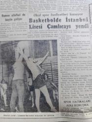 Cumhuriyet Gazetesi - 20 Mart 1958 - Hürriyet Partisi bildirisi Yazan Nadir Nadi Başmakale - Batık Üsküdar vapuru Dün çıkarıldı Fotoğraf - sabah saat 6.30'da başlayan çıkarma işi saat 17 de sona erdi - Üsküdar vapuru askıda yüzdürülüyor fotoğraf - sivil savunma ile alakalı eğitim programı açıklandı - EOKA'cılar Lefkoşa'daki Milli Piyango binasını yaktılar - Hürriyet Partisi ile Cumhuriyetçi Millet Partisi arasındaki temaslar - Osman Bölükbaşı Kırşehir'de - Pertevniyal lisesinin boza günü fotoğraf - Üçüncü Alev yazan Nihal Karamağaralı Yazı Dizisi - Mübarek Ramazan-ı Şerif - Nişantaşı Kız Lisesi öğrencilerinin Çanakkale abidesine yardımları - Irak Ürdün Federasyonu anayasası Dün açıklandı - şerefiye vergisi yazan Burhan Felek - Galatasaray basketbolda modaspora mağlup oldu - günah yolcuları filmi taksim sinemasında - İstanbul Ankara Radyosu Programı - hollywood'da isyan çıktı - İstanbul'da 24 saat tiyatro sinema eczaneler - Amerikan dershanesi Sultanahmet'te - Galatasaray Göteborg maçı