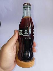 Coca cola şişesi ahşap stantli