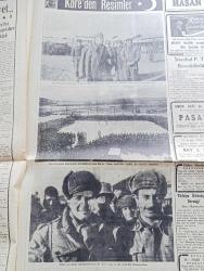 Cumhuriyet Gazetesi - 15 Aralık 1950 - rüşveti önlemek için Cumhuriyet Başmakale - Kore'deki Türk birliğinin sözcüsü Yüzbaşı Çataloğlu çinli esirleri sorguya çekiyor fotoğraf - Maliye Bakanı Halil Ayan Dün istifa etti yerine Hasan Polatkan geçti - genel kurul mütareke planını kabul etti - Kore mektupları - albay Celal Dora arkadaşlarıyla beraber fotoğraf - Kore harp muhabirimiz  Faruk Fenik yazıyor - Hariçte solculuğa meyleden talebenin dövizleri kesiliyor - Prost hakkında karar bugün verilecek - Faik Ahmet Barutçu Dün Adnan Menderes ile görüştü - Kızıl Çin ordusu - kuduz vakaları çoğaldı - Noel arifesinde Paris vitrinleri yazan Metin Toker - karanlık oda yazan Peride Celal Yazı Dizisi - işsizliğe dair yazan Burhan Felek - lig maçları çıkmaza giriyor - Safiye Ayla konseri Eminönü halkevinde - Hamiyet Yüceses Ferdi Tayfur Mualla Mukadder Pangaltı İnci sinemasında - Türkiye'den kore'dekilere mektup - Kore'den resimler - güreş biletlerinin karaborsa'ya düşmemesi için tedbir alınıyor