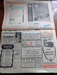 Cumhuriyet Gazetesi - 15 Aralık 1950 - rüşveti önlemek için Cumhuriyet Başmakale - Kore'deki Türk birliğinin sözcüsü Yüzbaşı Çataloğlu çinli esirleri sorguya çekiyor fotoğraf - Maliye Bakanı Halil Ayan Dün istifa etti yerine Hasan Polatkan geçti - genel kurul mütareke planını kabul etti - Kore mektupları - albay Celal Dora arkadaşlarıyla beraber fotoğraf - Kore harp muhabirimiz  Faruk Fenik yazıyor - Hariçte solculuğa meyleden talebenin dövizleri kesiliyor - Prost hakkında karar bugün verilecek - Faik Ahmet Barutçu Dün Adnan Menderes ile görüştü - Kızıl Çin ordusu - kuduz vakaları çoğaldı - Noel arifesinde Paris vitrinleri yazan Metin Toker - karanlık oda yazan Peride Celal Yazı Dizisi - işsizliğe dair yazan Burhan Felek - lig maçları çıkmaza giriyor - Safiye Ayla konseri Eminönü halkevinde - Hamiyet Yüceses Ferdi Tayfur Mualla Mukadder Pangaltı İnci sinemasında - Türkiye'den kore'dekilere mektup - Kore'den resimler - güreş biletlerinin karaborsa'ya düşmemesi için tedbir alınıyor