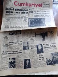 Cumhuriyet Gazetesi - 12 Ocak 1955 - Bağdat görüşmeleri bugün sona eriyor - İşçi meselelerine dair çalışma vekili Hayrettin Erkmen'in demeci - Adnan Menderes Lübnan'da 3 gün kalacak - Edirne'de sellerden oturdukları binanın duvarı yıkılan bir aile fotoğraf - Avrupa seller altında kaldı - Tevfik ileri'nin Dün bütçe encümeninde çıkardığı Hadise - Kasım Küfrevi Muhsin Ertuğrul fotoğraf - ecnebi dilli dört lisenin hazırlıkları - Mareşal Graziani dün öldü - Unesco'nun İstanbul şubesi kapandı - Türk Migros idare Meclisi reisi Turgut Bayar'ın basın toplantısı - Kıbrıs müftüsü Dana Efendi Fahrettin Kerim Gökay'ı ziyaret etti - şehrin yolları yazan Burhan Felek - Stalin'in oğlu mahpus - Sarajevo Ordu takımını 1-0 yendi - Beşiktaş ve Fenerbahçe'nin hazırlıkları - fenerbahçe atletizm kaptanı Turhan Göker apandisitten ameliyat oldu - zoraki diplomat yazan Yakup Kadri Karaosmanoğlu Yazı Dizisi - Sahte Kahraman Lawrence derleyen Samih Sami Yazı Dizisi - Kurtuluş Dakikası filmi Kadıköy hale sineması