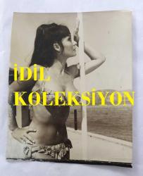 DANSÖZ ve YEŞİLÇAM OYUNCUSU BİRSEN AYDA'NIN ORİJİNAL BÜYÜK BOY FOTOĞRAFI - 19 x 15 cm EBADINDA  - (AÇIKLAMAYI OKUYUNUZ) BİRSEN AYDA DENİZ KENARINDA MAYOSUYLA AYAKTA POZ VERİRKEN ÇEKİLMİŞ BİR KARE