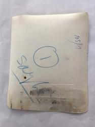 DANSÖZ ve YEŞİLÇAM OYUNCUSU BİRSEN AYDA'NIN ORİJİNAL FOTOĞRAFI - 18 x 15 cm EBADINDA  - (AÇIKLAMAYI OKUYUNUZ) BİRSEN AYDA KOLTUKTA POZ VERİRKEN ÇEKİLMİŞ BİR KARE,