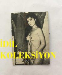 DANSÖZ ve YEŞİLÇAM OYUNCUSU BİRSEN AYDA'NIN ORİJİNAL MİNİ BOY FOTOĞRAFI - 7 x 5 cm EBADINDA  - BİRSEN AYDA ÜSTSÜZ OLARAK POZ VERİRKEN ÇEKİLMİŞ BİR KARE