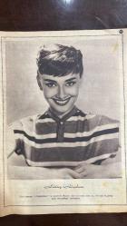 YELPAZE RESİMLİ SALON Mecmuası DERGİSİ - SAYI : 139 - 9 ŞUBAT 1955 - BLONDIN MEHMED - SÜLEK ZAFER - SÜLEK GÜLNAZ - LANCASTER DONNA - REED AUDREY - ACHIE KATZ - BURT LANCASTER’IN YENİ FİLMİ - AUDREY HEPBURN VE SABRINA - MELEK YÜZLÜ ŞEYTAN ROMANI - NICK VE KATZ ARASINDAKİ ÇATIŞMA - MEHMED’İN KAYBI VE ANNESİNİN YASİ - KADINLARIN DENİZ KORKUSU - GÜLNAZ’IN ÇOCUĞU VE BARIŞ SAHNESİ - FREUD CARL - JUNG ALFRED - ADLER MITHAT - FREUD VE TENASÜL PSİKOLOJİSİ - PSİKANALİZİN DOĞUŞU - FREUDİSME VE RÜYA YORUMLARI - CİNSİYET VE ALTŞUUR - ÇOCUKLUKTA CİNSİ GELİŞİM - FREUD’UN ELEŞTİRİLERİ VE ETKİSİ - FREUD’UN TÜRKÇEYE ÇEVRİLEN ESERLERİ - FREUDİSME’İN TOPLUMSAL YANSIMALARI - 30 SAYFA