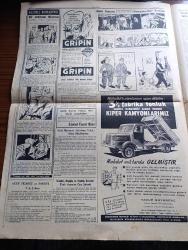Cumhuriyet Gazetesi - 2 Mart 1955 - Balkan paktı Hariciye vekillerinin dünkü içtimaı - Yeşilırmak ve Kızılırmak ıslah edilecek - Ürdün'e hediye ettiğimiz uçaklar yola çıktı - Aydın'a bir askeri Amerikan uçağı düştü - churchill'in kremlin'e yaptığı sert ihtar - Londra büyükelçimiz Hüseyin Ragıp Baydur'un na'şı getiriliyor - yeşildirekte dünkü yangın faciası 1 ölü 12 yaralı var fotoğraf - Kıbrısa silah sokanlar - Mısır ile İsrail arasında başlayan çarpışmalar - Celal Bayar'ın pakistan'dan ayrılırken beyanatı fotoğraf - Ali Ulvi Karikatür - işçilerimize grev hakkı verilmesi etrafındaki tetkikler yazan Esad Tekeli - Üsküdar otobüsleri belediyeye devredildi - atom tankı yapıldı - mart ayı dert ayı yazan Burhan Felek - İstanbul Paris garnizon maçı - Galatasaray'ın 50. Yılı hazırlıkları - vahşi ihtiras filmi lüks sinemasında - avare filmi Çemberlitaş ve Şehzadebaşı yeni sinemalarında - İstanbul Belediyesi Şehir Tiyatroları dram kısmında altıncı kat  komedi kısmında yelpaze - Gripin