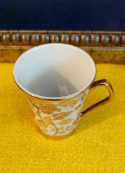 Altın Desenli Çiçek Temalı Porselen-Kemik Çini Kahve Fincanı. Şık Tasarım, Dayanıklı Malzeme, Altın Vermeyli Baskı Detaylar, Gül Baskısı, Birinci Sınıf Yüksek Kaliteli Malzemeler Kullanılarak Tasarlanıp Üretilmiştir.