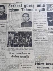 Cumhuriyet Gazetesi - 29 Eylül 1959 - Gülek'in çekilişi yazan Nadir Nadi Başmakale - Kasım Gülek'in istifası geniş tepkiler yarattı - Tokyo büyükelçimiz Süreyya Anderiman eşiyle birlikte elçilikte intihar etti fotoğraf - CHP genel başkanı İsmet İnönü yeni genel sekreter İsmail Rüştü Aksal'ı tebrik ederken fotoğraf - subayların istifaları için gerekli süre artırılıyor - Eisenhower ile Hrutçef neticeleri açıkladılar - 4. Avrupa romatizma kongresi dün açıldı - Rıhtım olayları ve İsmet İnönü - ilk ve ortaokullarla liseler dün açıldı - Ortadirek Yazan Yaşar Kemal Yazı Dizisi - Darwin'in yaptıkları yazan M. Kenan Kan - kızıllara amerikan yardımı - şu gazetecilik yazan Burhan Felek - Cezayirli milliyetçiler De Gaulle'e cevap verdi - lanet tiyatrosunda dün gece doksanbir numaralı kadın oyunu ile ilk temsil verildi - Ruslar aya ilk yolcuyu nasıl ve ne vakit göndereceklerini açıkladılar - İstanbul Ankara Radyosu Programı - serbest güreş milli takımı Tahran'a gitti -  Mustafa Dağıstanlı fotoğraf