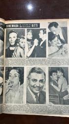 YELPAZE RESİMLİ SALON Mecmuası DERGİSİ - SAYI : 46 - 28 ARALIK 1960 - FAHREDDİN ÖNAL - YENİ YILIN ARDINDAN - KOKU SÜRMEK SANATI - MODA - KREM SOKOLA - GENÇ KALMAK İÇİN - PARİSLİ BİR KUAFÖRÜN MODELİ - SENSİZ - GERÇEK BİR HAYALDİ - YILBAŞI GECESİ - FRIDA’NIN TELGRAFI - YABANCI ŞEHİRDE YALNIZLIK - KAYBOLMA KORKUSU - KAHVEDE KARŞILAŞMA - ZAMAN İÇİN - DEBORAH KERR - PETER VIERTEL - YULL BRYNNER - MARILYN MONROE - MILLER - CAROL BYRON - SAFA ONAL - AUDREY HEPBURN - CHARLTON HESTON - SIMONE SIGNORET - SOPHIA LOREN - DORIS KLEINER - MARIO LANZA - BETTY - BARRY COE - JORUNN - EVY NORLAND - ADAMS - BRITT - SAMMY DAVIS JR. - JAMES DARREN - ROCK HUDSON - GINA LOLLOBRIGIDA - HEDY LAMARR - J. CHARRIER - DEBRA PAGET - BUD BOETTICKER - ELIZABETH TAYLOR - FISHER - PETER LAWFORD - ALAIN DELON - VERA MILLES - KENNEDY - VICTOR MATURE - FRANK SINATRA - NANCY SINATRA - TOMMY SANDS - CURT JURGENS - RICHARD CONTE - MAY BRITT - JEFF CHANDLER - MYLENE DEMONGEOT - YILBAŞI HİKÂYESİ YAZAN: SAFA ONAL - S - 26 SAYFA