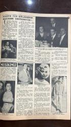 YELPAZE RESİMLİ SALON Mecmuası DERGİSİ - SAYI : 57 - 15 MART 1961 -ALTAN ARSOY - SABİTE TUR GÜLERMAN - SELAHADDİN PINAR - RAFET GÜLERMAN - SAYRA ORKAN - İYİ KALPLİ AYI - KAMELYALI KADIN - KARIM VE BEN - SABİTE TUR GÜLERMAN HOCASINI UNUTAMIYOR - MUSİKİMİZ - SAHNE ANLAYIŞI DEĞİŞTİ - ANADOLU TURNESİ - YÜN ÖRGÜLERİ - SELAHADDİN PINAR’IN SON ARZUSU - ARMADAMM SENUI - SAIMME - IGOR GENGLER - HAN GINSEL - MEHIKA BELGIINI - KANAT - NEJAD TATAN - ERAY - FEYMAN - FIT KIPER - ZEKÂİ APAYDIN - HAYRİ GURMAN - HULKİ SANER - SABA HATTİN KALENDER - MAC ALLEN - KORADİ - TURHAN ETEKE - TARGAN UNUTMAZ - NEJAD CENDELİ - CLIFFORD BROWN - BAKER - STAN KENTON - FRANK SINATRA - SAMMY DAVIS JR. - AYTEN GENÇER - KAMURAN BİLSEN - FRANK LAINE - ERROLL GARNER - JOHNNY MATHIS - PATRICIA WYMORE - ERROL FLYNN - ARNELLA - MIKE TODD - ELIZABETH TAYLOR - ANNA MAGNANI - CHARLES BOYER - GLORIA SWANSON - VITTORIO DE SICA - MARLENE DIETRICH - GINA LOLLOBRIGIDA - SOFIA LOREN - FEHMI KARTAL - KRALİÇE ELIZABETH -   - 26 SAYFA