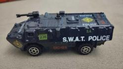 PRO ENGİNE STREET MACHİNE SERİSİ S.W.A.T. TRUCK  2008 YILI SIFIR  NADİR  HİÇ KULLANILMAMIŞ ORJİNAL KUTUSUNDA 1/64 ÖLÇEK KOLEKSİYON ÜRÜNÜ