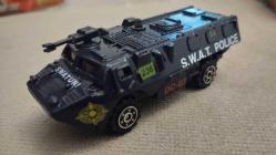 PRO ENGİNE STREET MACHİNE SERİSİ S.W.A.T. TRUCK  2008 YILI SIFIR  NADİR  HİÇ KULLANILMAMIŞ ORJİNAL KUTUSUNDA 1/64 ÖLÇEK KOLEKSİYON ÜRÜNÜ