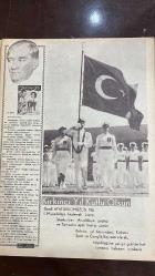 YELPAZE RESİMLİ SALON Mecmuası DERGİSİ - SAYI : 362 - 20 MAYIS 1959 -CEVAD FEHMI BAŞKUT - MAHMUT MORALI - GÜLISTAN GÜZEY - ŞÜKRİYE ATAV - BEHZAT BUTAK - YAŞAR ÖZSOY - GALİP ARCAN - MÜNİR ÖZKUL - NECLÂ SERTEL - KEMAL TÖZEM - MELİH - SAYRA ORKAN - SAFÂ ÖNAL - ADNAN BAKKALCI - NURAN SÖRÜER - SEVİL ORCAN - HÜSEYİN KABAN - İSMET ÖZEN - NIL GÜVEN - ORBAN GÜRELVARDAR - GÜNGÖR ŞİVET - MUSTAFA COGAR - NURAL GÖRET - YALDA TURLAR - ŞÖHRET ORAN - İLHAN AKKULAY - İFAKAT ERGÜN - GÜLER ÜLKER - İNCİ ORGİTER - İRFAN ÜLKEN - GAIL IRAK - MEHMET KOCAMAN  TOKALON KREMİ - TABLODAKİ ADAM - ŞEHİR TİYATROSU - YENİ TİYATRO - BAŞKA ÇARE YOKTU - PARKER QUINK MÜREKKEBİ - HÜRRİYET BAYRAMI - HOLLYWOOD’DA ÇOCUKLU SANATÇILAR - PEKOS BILL - POSTACI SÜTUNU  TABLODAKİ ADAM HİKÂYESİ YAZAN: MELİH TİYATRO ELEŞTİRİSİ: SAFÂ ÖNAL - SAFA ZAFER ÖNAL SÜLEK  GÜNEŞ ÇOCUKLARI - 19 MAYISIN GÜNEŞİ - KIRKINCI YIL KUTLU OLSUN - MİLLİ MÜCADELE - ATATÜRK’E MİNNET - SAMSUN’A AYAK BASIŞ - EBEDİ SEVİNÇ - GENÇLİK VE SPOR BAYRAMI    - 26 SAYFA