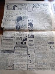 Cumhuriyet Gazetesi - 4 Kasım 1955 - Celal Bayar Ürdün'de parlak tezahürlerle karşılandı - Celal Bayar dün Amman'da Zahran sarayında Haşimi Ürdün Meliki ile karşı karşıya fotoğraf - Arap Yahudi harbi yeniden başlıyor - Vali Fahrettin Kerim Gökay ders veriyor fotoğraf - Ankara'da gece yasağı kaldırıldı - Demokrat parti'den ayrılanların teşebbüsü yeni parti ancak birbuçuk ay sonra kurulabilecek - Adnan Menderes bugün İzmir'de konuşacak - Washington elçimiz Haydar Görk'ün Radyo konuşması - İstanbul adliyesi'nde davaya bakma rekoru kırıldı - ilk Türk telgrafçılarının mezarları - Fenerbahçe Kasımpaşa maçı için asılan formalar fotoğraf - başvekil Adnan Menderes Örfi idare kumandanı Nurettin Aknoz ile görüştü - 1 bedende 2 adam yazan Va Nü yazı dizisi - mebus ve Partisi yazan doktor Tarık Zafer Tunaya - Dünya gazetesi sahiplerinin Zafer gazetesi aleyhine açtıkları dava - emniyet süpapı yazan Burhan Felek - ses sanatkarı Gönül Yazar - Galatasaray Beşiktaş maçı pazar günü fotoğraf