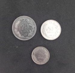 1970'LER 3 ADET MADENİ PARA LOTU : 2,5 LİRA - 50 KURUŞ - 25 KURUŞ.  KONDİSYON YÜKSEK KOLEKSİYONLUK NADİR