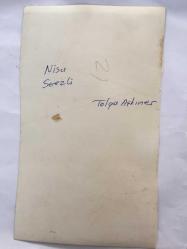 TOLGA AŞKINER ve NİSA SEREZLİ'NİN ORİJİNAL FOTOĞRAFI - 18 x 10 cm EBADINDA - NİSA SEREZLİ ve TOLGA AŞKINER BİRLİKTE TİYATRO SAHNESİNDEYKEN ÇEKİLMİŞ BİR KARE