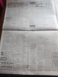 Cumhuriyet Gazetesi - 8 Ocak 1955 - Türk Irak görüşmeleri Dün Bağdat'ta başladı - dost Irak'ın Ordu Bayramı münasebetiyle Ankara elçiliğinde yapılan kabul resminde Genelkurmay başkanımız Iraklı subaylarla fotoğraf - Kapalıçarşı için yapılan kanun tasarısı - Cemil Sait Barlas'ın CHP'den ihracı istendi - dünya güzeli Antigone Sonstanda İstanbul'a geliyor fotoğraf - Adnan Menderes'in bağdat'ı ziyareti Iraklı kızılları korkuttu - İ. Galip Arcan şehir tiyatrosundan istifa mı etti - astımlılara iyi gelen Damlataş mağarasının mahiyeti - Adana'da troleybüs işletilecek - belediye daireleri tek binada toplanacak - İstanbul belediye reisi yazan Burhan Felek - Van'da balık unu fabrikası - Sovyet tarihçisi Tarle Öldü - Sarajevo Bugün Galatasaray ile karşılaşıyor - Galatasaraylı Bülent Eken bugün futbolu bırakıyor - Fenerbahçe kadrosunu dinlendiriyor - İstanbul Ankara Radyosu Programı - Zoraki Diplomat yazan Yakup Kadri Karaosmanoğlu Yazı Dizisi - Sahte Kahraman Lawrence derleyen Samih Sami