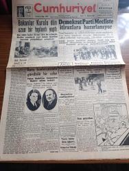 Cumhuriyet Gazetesi - 11 Ağustos 1946 - Halk Partisi'nin kuvveti ve zaafı yazan Nadir Nadi Başmakale - bakanlar kurulu Dün uzun bir toplantı fotoğraf - Demokrat Parti mecliste itirazlara hazırlanıyor - Demokrat Parti milletvekilleri meclise geliyorlar fotoğraf - Zafer Bayramı 30 Ağustos'ta dumlupınar'da büyük tören yapılacak - İngiltere Filistin mandasını bırakmıyor - Tel Avivde Kaçak silahların bulunduğu Mahal muhafaza altında fotoğraf - boğazlar andlaşması  - İzmir yangınını örten esrar - Cemal Nadir Karikatür - haftanın şakaları yazan Burhan Felek - Faide Yıldız Üsküdar yakartepe Gazinosu'nda - Safiye Ayla Mustafa Çağlar Mefharet Yıldırım Cağaloğlu Çiftesaraylar bahçesinde - Devlet Hava yolları umum müdürü Ferruh Şahinbaş - Başbakan Recep Peker tebriklere teşekkürlerini bildiriyor - milli kalkınma partisinin İzmir şubesi yeni merkezi tanımıyor - Charlie Chaplin'in Büyük diktatör filmi Almanya'da iyi karşılanmadı - Hitlerci gençlerin bazıları affedilecek - çapamarka