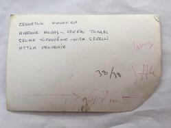 NİSA SEREZLİ'NİN ORİJİNAL FOTOĞRAFI - 18 x 12 cm EBADINDA - NİSA SEREZLİ, AYDEMİR AKBAŞ, ZERRİN TUNÇEL, SELMA TÜRKDOĞAN ve ATTİLA PAKDEMİR ''CENNETLİK KAYNANA'' İSİMLİ TİYATRO OYUNUNDA AYNI SAHNEDELER