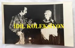 TOLGA AŞKINER ve NİSA SEREZLİ'NİN ORİJİNAL FOTOĞRAFI - 18 x 11 cm EBADINDA - NİSA SEREZLİ ve TOLGA AŞKINER AYNI KAREDELER