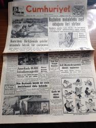 Cumhuriyet Gazetesi - 15 Kasım 1950 - Kore'deki birliğimizle çeteler arasında büyük bir çarpışma - birliğimizin cepheye hareketinden önce yapılan tatbikattan bir intiba fotoğraf - Başbakan Adnan Menderes muhalefetin zayıf olduğunu ileri sürüyor - Amerika'da 40.000 kişi askere çağrıldı - Muzaffer Kayalıbay ölüm hadisesi ile alakalı Ömer İnönü davası - yeni yol vergisi Kanunu - Dün Beykoz'da büyük bir eroin imalathanesi bulundu - karanlık oda yazan Peride Celal - maarifteki istikrarsızlık yazan Burhan Felek - İstanbul basketbol teşvik turnuvası - İsveç takımı AİK Ankara'ya da gelecek - Tüccar Horn filmi İpek sinemasında - Kraliçe Kristin Filmi şark ve İnci sinemasında - küçük hikaye niyet yazan Haluk Eser - Çin'in Kore harbine müdahalesi ne gibi neticeler doğurabilir - İstanbul belediyesi şehir tiyatroları dram kısmında ihtiras tramvayı komedi kısmında tersine Dünya - Kore'den Türkiyedekilere mektup - Türkiyeden Koredekilere mektup - 1950-1951 Yunus Nadi mükafatı Milli mücadele hatırası