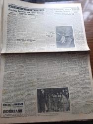 Cumhuriyet Gazetesi - 21 Mart 1955 - Suriye'nin cevabi notasını reddettik - Ordu takımımız Dün hollanda'yı 3-0 yendi fotoğraf - Hollanda Türkiye Ordu maçı öncesinde seremonide takımımız milli marşları dinlerken fotoğraf - İstanbul'a 300 ton fazla şeker veriliyor - Churchill yakında istifa ediyor - Hacı Kurye Yazanlar Nihal Karamağaralı ve Va Nü yazı dizisi - gol değil güvercin yazan Bedri Rahmi Eyüboğlu - masonlar derneği başkanlığına Hulusi Demirelli seçildi - Chopin mükafatını kazananlar - spor fıkraları yazan Semih Türkdoğan - Namzetler Beyoğluspor'u Dün 5-1 yendi - gazetelerde çıkan küçük ilanlar sayesinde yakalanan casuslar - günün resimleri - hidrojen bombası tecrübeleri - İtalyan başvekili Mario Scelba Amerika ve kanada'ya gidiyor - Gazze hadisesi ve Sovyet Rusya - basketbolda Fenerbahçe Beyoğluspor'u mağlup etti - meşhur orkestra şefi Kleiber siyasi müdahaleler yüzünden istifa etti - öğretmen okullarının 107.  Kuruluş yılı münasebetleri fotoğraf - Fransa'nın Ortadoğu politikası