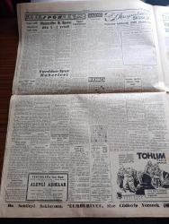 Cumhuriyet Gazetesi - 21 Mart 1955 - Suriye'nin cevabi notasını reddettik - Ordu takımımız Dün hollanda'yı 3-0 yendi fotoğraf - Hollanda Türkiye Ordu maçı öncesinde seremonide takımımız milli marşları dinlerken fotoğraf - İstanbul'a 300 ton fazla şeker veriliyor - Churchill yakında istifa ediyor - Hacı Kurye Yazanlar Nihal Karamağaralı ve Va Nü yazı dizisi - gol değil güvercin yazan Bedri Rahmi Eyüboğlu - masonlar derneği başkanlığına Hulusi Demirelli seçildi - Chopin mükafatını kazananlar - spor fıkraları yazan Semih Türkdoğan - Namzetler Beyoğluspor'u Dün 5-1 yendi - gazetelerde çıkan küçük ilanlar sayesinde yakalanan casuslar - günün resimleri - hidrojen bombası tecrübeleri - İtalyan başvekili Mario Scelba Amerika ve kanada'ya gidiyor - Gazze hadisesi ve Sovyet Rusya - basketbolda Fenerbahçe Beyoğluspor'u mağlup etti - meşhur orkestra şefi Kleiber siyasi müdahaleler yüzünden istifa etti - öğretmen okullarının 107.  Kuruluş yılı münasebetleri fotoğraf - Fransa'nın Ortadoğu politikası