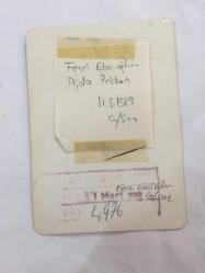 BESTECİ ve ARANJÖR FECRİ EBCİOĞLU'NUN ORİJİNAL FOTOĞRAFI - 12 x 8,5 cm EBADINDA - FECRİ EBCİOĞLU, AJDA PEKKAN'IN SAHNE ALDIĞI MEKANDA AJDA PEKKAN'IN ŞARKI SÖYLERKEN MASASINA GELDİĞİ ANLARDA ÇEKİLMİŞ BİR FOTOĞRAF, 11 MART 1988