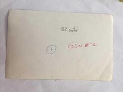 BESTECİ ve ARANJÖR FECRİ EBCİOĞLU'NUN ORİJİNAL 5'Lİ FOTOĞRAF SETİ - 18 x 12 cm ve 17 x 8 cm EBADINDA - FECRİ EBCİOĞLU'NIN TABANCASI ve KEÇİYLE YAPTIĞI BİR OYUN SIRASINDA ÇEKİLMİŞ 5 FARKLI KARE
