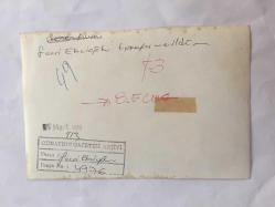 SEZEN AKSU'NUN ORİJİNAL FOTOĞRAFI - 18 x 12 cm EBADINDA - SEZEN AKSU, BESTECİ ve ARANJÖR FECRİ EBCİOĞLU'NUN CENAZESİNDEYKEN ÇEKİLMİŞ BİR KARE, 1989