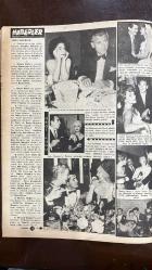 YELPAZE RESİMLİ SALON MECMUASI DERGİSİ - SAYI : 366 - 17 HAZİRAN 1959 - FRANK SINATRA - JERRY LEWIS - DICK CLARK - DAVE BRUBECK - FRANK LAINE - DEBBIE REYNOLDS - DORIS DAY - PETULA CLARK - MILT HINTON - LITTLE RICHARD - TONY BENNETT - ZEKAI APAYDIN - SAL MINEO - NICK TODD - JOHNNY OTIS - PAUL ANKA - ELVIS PRESLEY - JIMMIE RODGERS - LIONEL HAMPTON - ELLA FITZGERALD - RICKY NELSON - BILLY ECKSTINE - LOUIS ARMSTRONG - DOMENICO MODUGNO - JIMMY CLANTON - JOHNNY MATHIS - TONY PERKINS - FRANKIE AVALON - CLARK GABLE - EDDIE COCHRAN - CORRADI - FRANCO GANDOLFI - MARCO MODUGNO - PAT BOONE - BING CROSBY - DIXE LEE - HARRY BELAFONTE - TOMMY SANDS - GREGORY PECK - SUSAN STRASBERG - ANGELE DURAND - ANTHONY PERKINS - DEAN MARTIN - ARMAĞAN ŞENOL - CHET BAKER - DIZZY GILLESPIE - GINA LOLLOBRIGIDA - GLORIA DELAVEN - ORHAN ASENA - SAHAP AKALIN - COŞKUN KARA - ATILLÂ ELDEM - ASUMAN KORAD - HALÛK KURDOĞLU - EJDER AKIŞIK - SEMIH SERGEN - MELIH VASSAF - NERMIN AKAGÜNDÜZ - ROJA - KITM MELOD - HABER - 28 SAYFA