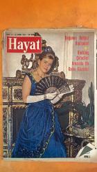 HAYAT HAFTALIK HABER MECMUA, ORTA SAYFA POSTER: ÇIPLAK, MANOLYALAR  - SIRA NO: 550 SAYI: 17 TARİH: 20 NİSAN 1967 SUNAY - JOHNSON - SUNA KORAT - TAMER GÜVENÇ - KENNEDY - EDWARD KENNEDY - DINA - HÜSEYİN - ZEYN - HASAN - FEVZİYE DOĞUNUN BAHTSIZ KRALİÇELERİ - VIETKONG ÇETECİLERİ ARASINDA BİR KADIN GAZETECİ - SUNAY AMERİKA’DA - KENNEDY’NİN MEZARINDA - KOPYACILIĞA DA TEKNİK HÂKİM OLDU - ŞÖHRETLİ KOPYACILAR - ÜRDÜN SARAYINDAN BİR ÜÇLÜ - MUTLU GÜNLERDE - DUMLUPINAR ŞEHİTLERİ - VAKKO 1967 İLKBAHAR-YAZ DEFİLESİ - SUKARNO’NUN YENİ EŞİ YURİVATİ - DEWİ - AUDREY RHODE - FLAŞLARIN IŞIĞINDA - TÜRKİYE’Yİ UNUTAMIYOR - HAWAII ADALARININ BÜLBÜLÜ - ÇANAKKALE ANMA TÖRENİ - PARİS MODA ETKİSİ - MANKENLİK VE ZARAFET KURSU - NARA BURNU - İSVEÇ ŞİLEBİ ÇARPIŞMASI - 84 DENİZ ŞEHİDİ -  EKSİKSİZ TAM TAKIM 48 SAYFA