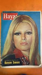 HAYAT HAFTALIK HABER MECMUA, ORTA SAYFA POSTER: Çıplak Hayat Sabah Tuvaleti  - SIRA NO: 680 SAYI: 43 TARİH: 16 EKİM 1969 BAYAN SUNAY - CEVDET SUNAY - AJDA PEKKAN - TAMER GÜVENÇ - DOĞAN NADİ - SEVKET RADO - NECİP FAZIL - CAHİT SITKI - AHMET MUHİP - MÜFİDE KÜLEY - AYŞE ÖNEL - ŞADİ ÖNEL - ARGUN SUNAY - AYSEL ÖNEL - YURDANUR SUNAY - ATİLLA SUNAY - FATOŞ ÖNEL - ÜSTÜN SUNAY - MELİSA SUNAY - ÜNSAL SUNAY TÜRK KADINLARINDAN PORTRELER: BAYAN SUNAY - AJDA PEKKAN - DOĞAN NADİ’NİN ŞİİRLE DOLU HAYATI - DOĞAN NADİ’DEN İKİ FIKRA - 40 YIL ÖNCESİ VE SONRASI SUNAY AİLESİ - BAYAN SUNAY’LA İKİ SAAT - HAYAT KUMAŞ KAMPANYASI - GELECEK YAZI: PROF. MÜFİDE KÜLEY -  NAİL GÖNENLİ - MUALLA GÖNENLİ - HAKİKAT GÖNENLİ - HAYAL GÖNENLİ - YARIŞ GÖNENLİ - KISMET (AT) - KORAY GÜNEY - KUTLU ERTUNA - DOĞAN NADİ - ŞEVKET RADO GÖNENLİ VE KISMET - MİNİK ŞAİR HAKİKAT GÖNENLİ - ŞEHİT BABAM ŞİİRİ - YARIS, HAYAL VE HAKİKAT - KALP DEĞİL AT KANSERİ - DÜŞÜNCELER SÖZLÜĞÜ - DOĞAN’IN ARKASINDAN - DOĞAN NAD -  EKSİKSİZ TAM TAKIM 48 SAYFA