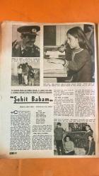 HAYAT HAFTALIK HABER MECMUA, ORTA SAYFA POSTER: Çıplak Hayat Sabah Tuvaleti  - SIRA NO: 680 SAYI: 43 TARİH: 16 EKİM 1969 BAYAN SUNAY - CEVDET SUNAY - AJDA PEKKAN - TAMER GÜVENÇ - DOĞAN NADİ - SEVKET RADO - NECİP FAZIL - CAHİT SITKI - AHMET MUHİP - MÜFİDE KÜLEY - AYŞE ÖNEL - ŞADİ ÖNEL - ARGUN SUNAY - AYSEL ÖNEL - YURDANUR SUNAY - ATİLLA SUNAY - FATOŞ ÖNEL - ÜSTÜN SUNAY - MELİSA SUNAY - ÜNSAL SUNAY TÜRK KADINLARINDAN PORTRELER: BAYAN SUNAY - AJDA PEKKAN - DOĞAN NADİ’NİN ŞİİRLE DOLU HAYATI - DOĞAN NADİ’DEN İKİ FIKRA - 40 YIL ÖNCESİ VE SONRASI SUNAY AİLESİ - BAYAN SUNAY’LA İKİ SAAT - HAYAT KUMAŞ KAMPANYASI - GELECEK YAZI: PROF. MÜFİDE KÜLEY -  NAİL GÖNENLİ - MUALLA GÖNENLİ - HAKİKAT GÖNENLİ - HAYAL GÖNENLİ - YARIŞ GÖNENLİ - KISMET (AT) - KORAY GÜNEY - KUTLU ERTUNA - DOĞAN NADİ - ŞEVKET RADO GÖNENLİ VE KISMET - MİNİK ŞAİR HAKİKAT GÖNENLİ - ŞEHİT BABAM ŞİİRİ - YARIS, HAYAL VE HAKİKAT - KALP DEĞİL AT KANSERİ - DÜŞÜNCELER SÖZLÜĞÜ - DOĞAN’IN ARKASINDAN - DOĞAN NAD -  EKSİKSİZ TAM TAKIM 48 SAYFA