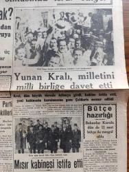 Cumhuriyet Gazetesi - 29 Eylül 1946 - bir sonbahar düşüncesi yazan Nadir Nadi Başmakale - Rusya cevabi notamızda karşılık verdi - Moskova hükümeti boğazların müdafaasının Türkiye ve Rusya'ya ait olmasını da ısrar ediyor - Yunan kralı Yorgi milletini milli birliğe davet etti fotoğraf - Mısır kabinesi istifa etti - istifa eden İsmail Sıtkı Paşa kabinesi azası fotoğraf - Nazi harp suçluları kararı beklerken - Von Neurath Dr. Schacht Ve Von Papen'in beraat edecekleri tahmin ediliyor - Cemal Nadir Karikatür - haftanın şakaları yazan Burhan Felek - kumkapı Verem dispanseri Dün törenle açıldı - Safiye Ayla Kemani Nobar Tekyay bülbül sesli sanatkar Menşure Cağaloğlu Çiftesaraylar bahçesinde - Yavuz Sultan Selim Ağlıyor yazan Feridun Fazıl Tülbentçi yazı dizisi - futbolda lig maçları başlıyor - En mühim müsabaka Fenerbahçe Beşiktaş arasında oynanacak - Amerikalı kulağına göre Türk musikisi - kıymetli ses sanatkarımız Suzan Yakar fotoğraf ve İsmail Dümbüllü Tiyatrosu Beşiktaş bahçesinde - Odeon