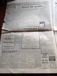 Cumhuriyet Gazetesi - 13 Ocak 1955 - altın mikyası Cumhuriyet Başmakale - Türkiye ile Irak arasında anlaşma - Bağdat'ta dün gece neşredilen tebliğ - başvekil Adnan Menderes ve beraberindekiler Kral birinci Faysal'ın kabrine çelenk koyarken fotoğraf - Adnan Menderes'in Irak parlamentosunda Nutku - Turgut Bayar dün gazetecilerle konuşurken fotoğraf - Migros ne zaman çalışmaya başlayacak - güreşte temsili takıma seçilmiş bulunan emektar Celal Atik çalışmalar esnasında fotoğraf - Türkiye'de muazzam bir yeraltı hava üssü kurulacak - İstanbul erkek Lisesi 71 yaşında - Uludağ'ın Milli Park haline getirilmesine dair tasarı - Marilyn Monroe giyiniyor fotoğraf - kazın ayağı öyle değil yazan Burhan Felek - Roma tatili filmi başrolde Audrey Hepburn Gregory Peck Kadıköy Süreyya sinemasında - Galatasaray dün Beyoğluspor'u 3 1 mağlup etti - Galatasaray'ın ilk ecnebi antrenörü Hanter Galatasaray'ın 50. yıldönümüne çağırılacak - Zoraki Diplomat yazan Yakup Kadri Karaosmanoğlu Yazı Dizisi - tiyatro