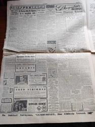 Cumhuriyet Gazetesi - 13 Ocak 1955 - altın mikyası Cumhuriyet Başmakale - Türkiye ile Irak arasında anlaşma - Bağdat'ta dün gece neşredilen tebliğ - başvekil Adnan Menderes ve beraberindekiler Kral birinci Faysal'ın kabrine çelenk koyarken fotoğraf - Adnan Menderes'in Irak parlamentosunda Nutku - Turgut Bayar dün gazetecilerle konuşurken fotoğraf - Migros ne zaman çalışmaya başlayacak - güreşte temsili takıma seçilmiş bulunan emektar Celal Atik çalışmalar esnasında fotoğraf - Türkiye'de muazzam bir yeraltı hava üssü kurulacak - İstanbul erkek Lisesi 71 yaşında - Uludağ'ın Milli Park haline getirilmesine dair tasarı - Marilyn Monroe giyiniyor fotoğraf - kazın ayağı öyle değil yazan Burhan Felek - Roma tatili filmi başrolde Audrey Hepburn Gregory Peck Kadıköy Süreyya sinemasında - Galatasaray dün Beyoğluspor'u 3 1 mağlup etti - Galatasaray'ın ilk ecnebi antrenörü Hanter Galatasaray'ın 50. yıldönümüne çağırılacak - Zoraki Diplomat yazan Yakup Kadri Karaosmanoğlu Yazı Dizisi - tiyatro
