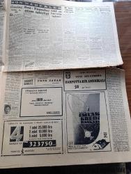 Cumhuriyet Gazetesi - 29 Ocak 1956 - aydınlık isteriz yazan Nadir Nadi Başmakale - personel kanununun son şekli açıklandı - Celal Bayar'ın dünkü tetkikleri fotoğraf - 12 buçuk milyon dolar serbest bırakıldı - Makbule Atadan'ın mirası - Kıbrıs'ta tedhişçilik yapanlar tevkif edilirken fotoğraf - Eisenhower'in özel müşaviri Clarence B. Randall dün Ankara'ya hareket etti - Eisenhower Rusya'nın 20 yıllık dostluk anlaşması teklifinin kabul edilmeyeceğini açıkladı - ithal edilen ilaçlar - murakabe yazan Hasan Ali Yücel - Rus Yugoslav atom işbirliği - Konya Hürriyet Partisi teşkilatı kuruldu - 1955-1956 Yunus Nadi mükafatı en güzel fikir yazısı - Ankara İstanbul Radyosu Programı - Beylerbeyi sarayına dair yazan Haluk Yusuf Şehsuvaroğlu - haftanın şakaları yazan Burhan Felek - Fenerbahçe dün Ankara'da Havagücünü 3-0 yendi fotoğraf - VII. Kış olimpiyatları - Beşiktaş Adalet maçı - spor sarayında dün bir yangın başlangıcı oldu - Galatasaray İzmir'de Karşıyaka'yı 8 2 yendi - olimpiyatların açılışı